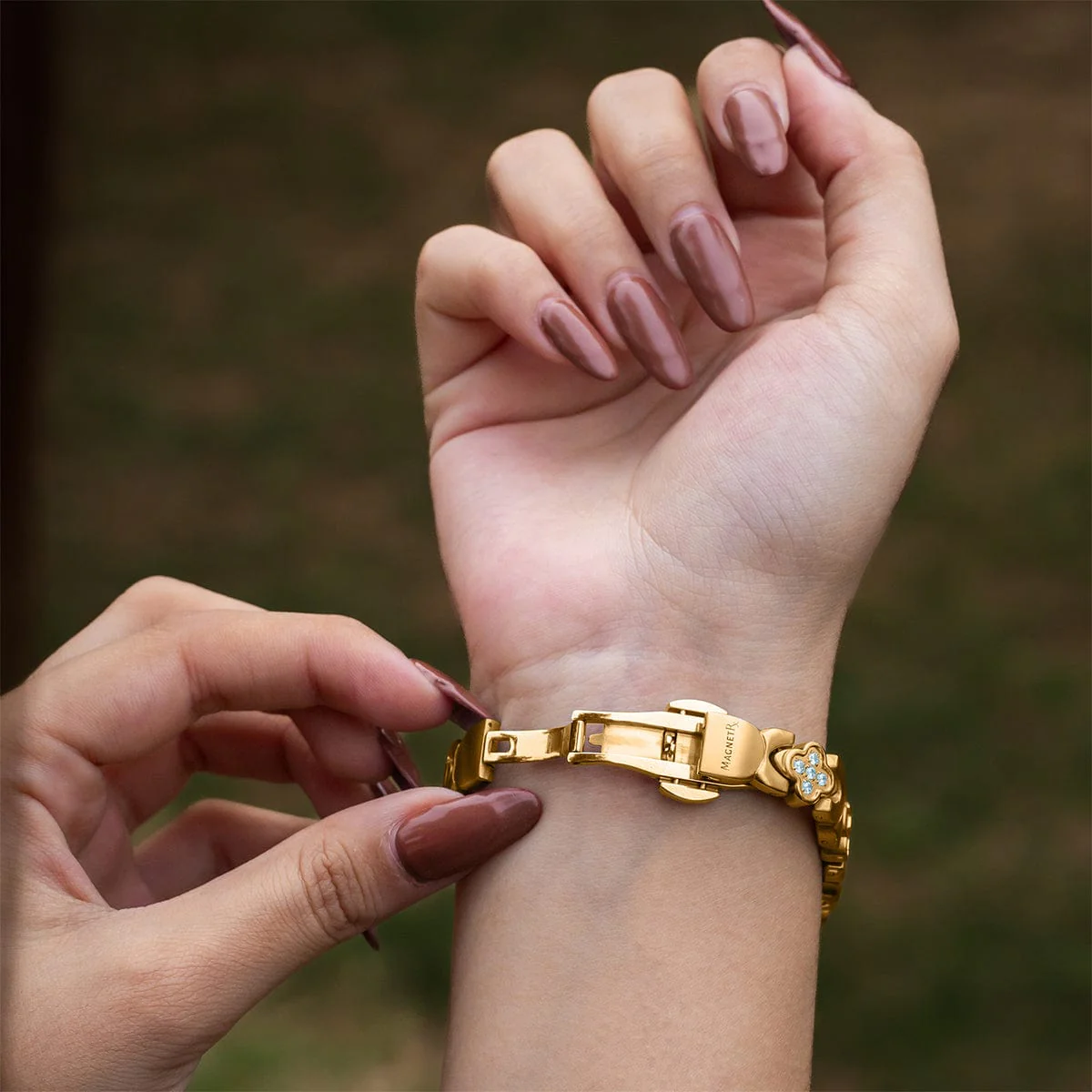 Clover Magnetic Bracelet for Women (Gold) - Image 7